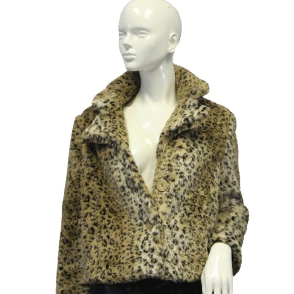 Taxi leopard fur coat